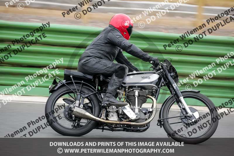 Vintage motorcycle club;eventdigitalimages;mallory park;mallory park trackday photographs;no limits trackdays;peter wileman photography;trackday digital images;trackday photos;vmcc festival 1000 bikes photographs